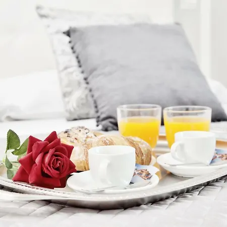 Insula House Nocleg ze śniadaniem 4*