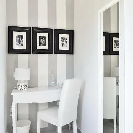 Nocleg ze śniadaniem Insula House 4*