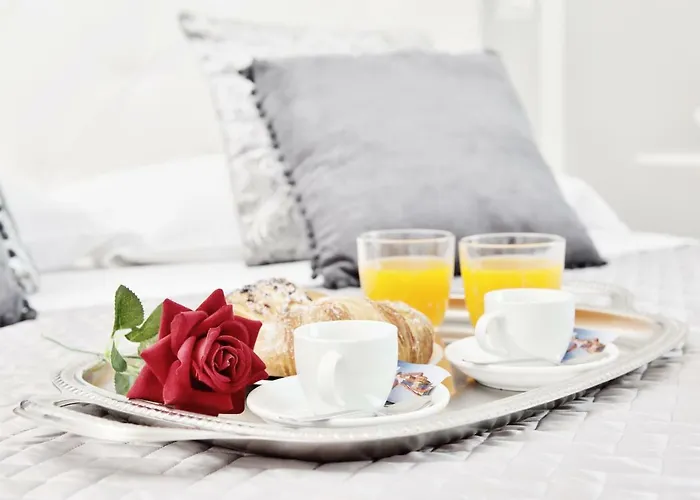 Insula House Bed & Breakfast 4*